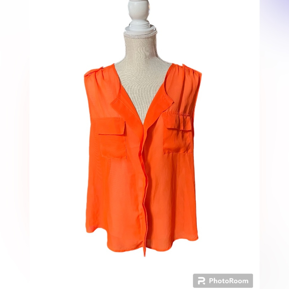 Bobby Brooks sheerā sleeveless top